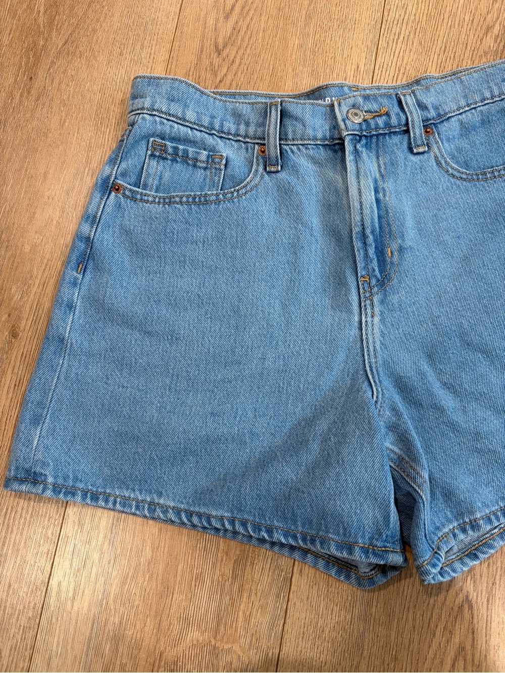 Old Navy High Rise Baggy Denim Shorts Size 8 Light Wash Bermuda Jean Shorts
